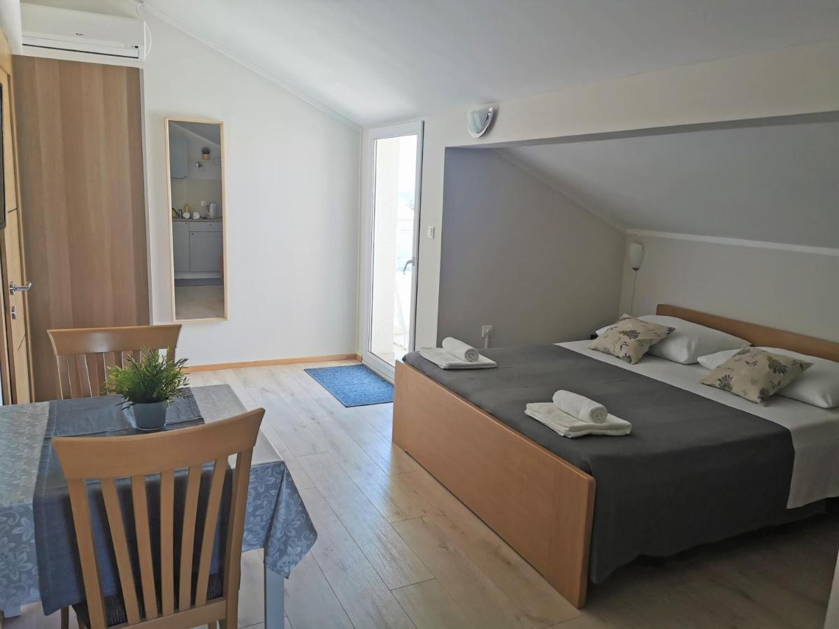 Lenka Ii Apartment Novalja