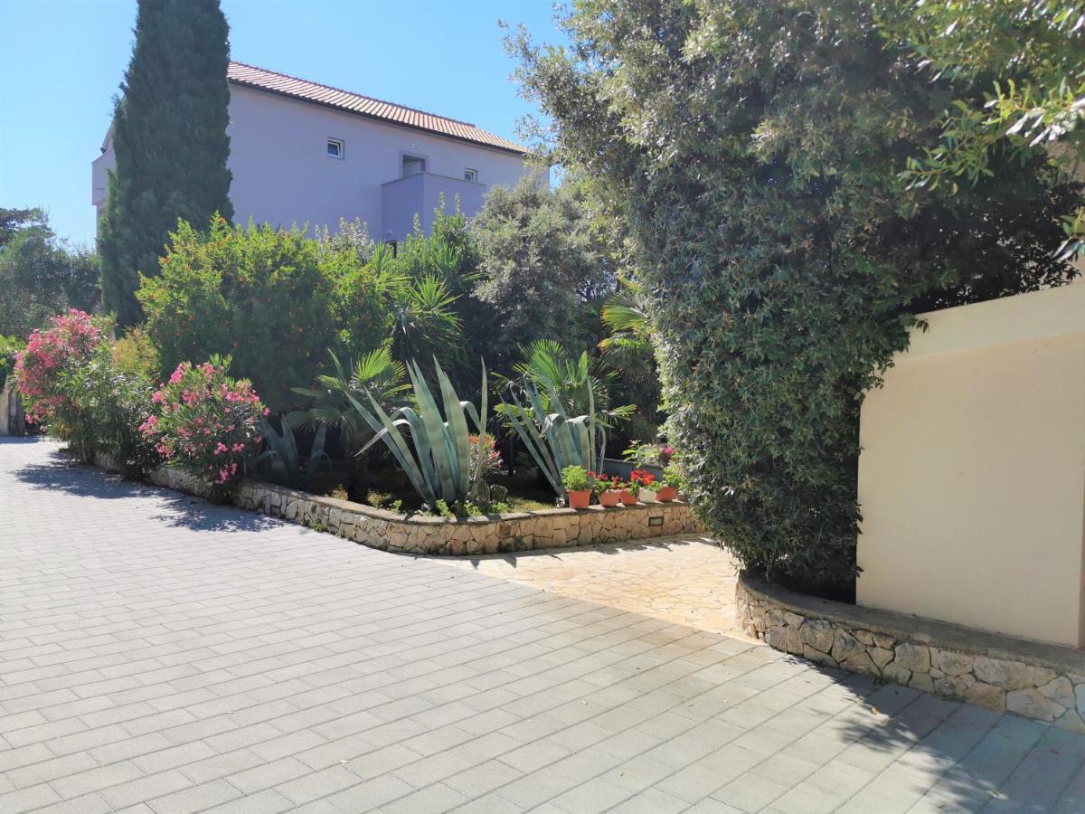 Lenka Ii Apartament Novalja