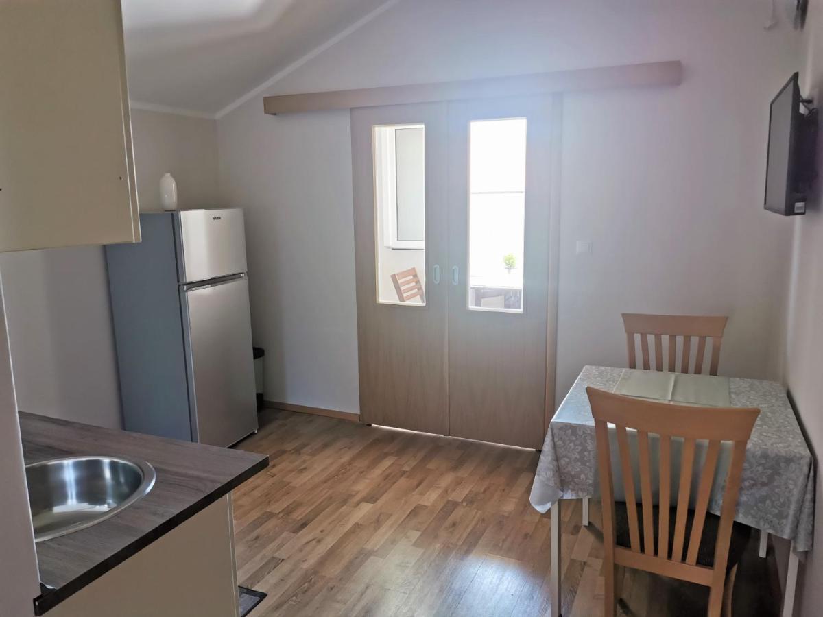 Lenka Ii Apartament *